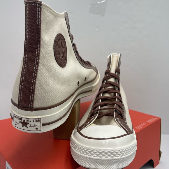 Converse Men’s A09450C
CHUCK 70 HI
NATURAL VORY/BEAR NAP/EGRET High-Top Sneakers - Picture 9 of 16